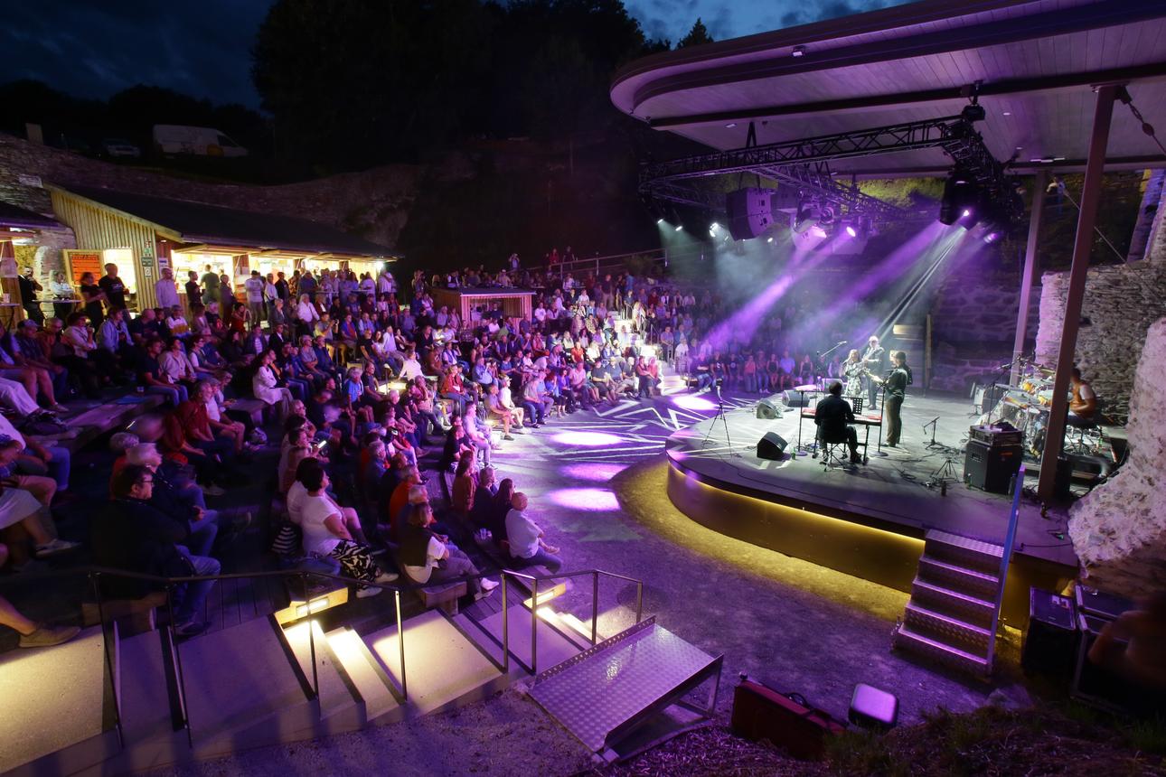 Künstler auf der Bühne beim Blues & More Festival 2025