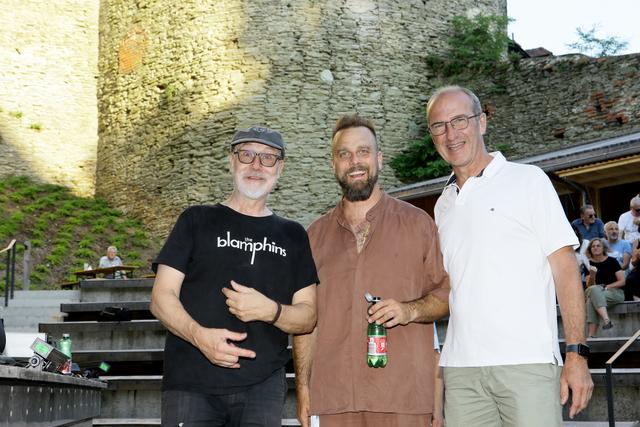 Werner Glösl und Multiinstrumentalist Paul Ochsenhofer mit Gast