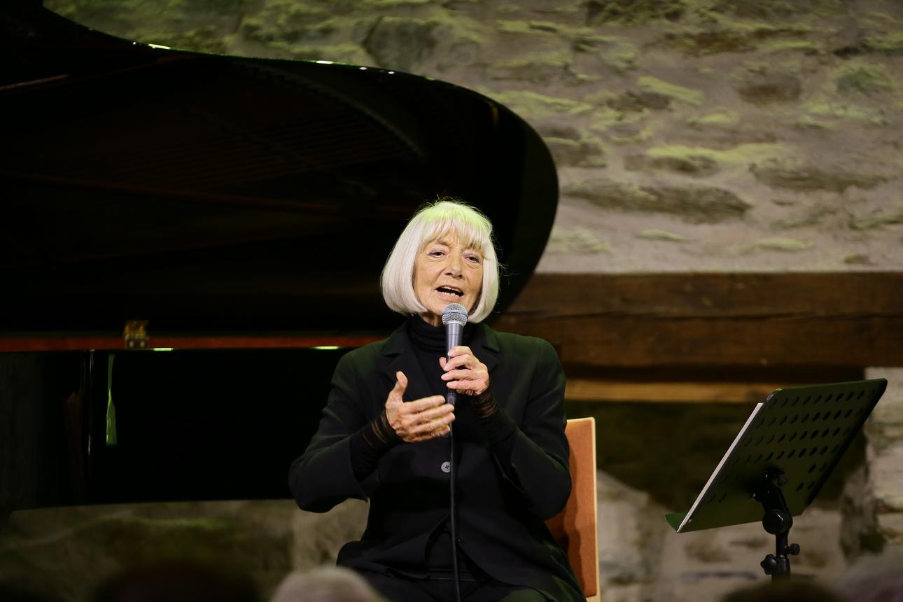Erika Pluhar auf der Bühne im Granarium